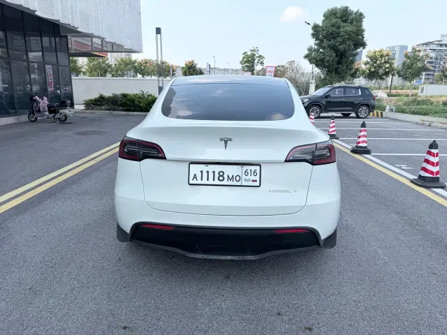 Tesla Model Y — Фото автомобиля 5