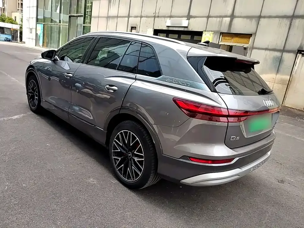 Audi Audi Q5 e-tron 2023 40 e-tron Starlight Edition Brocade Package — Фото автомобиля 4