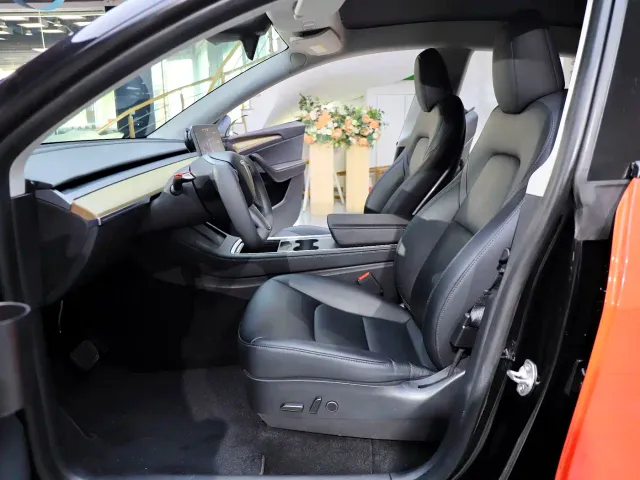 Tesla Model Y — Фото автомобиля 10