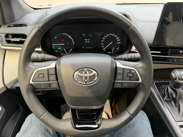 Toyota Sienna — Фото автомобиля 11
