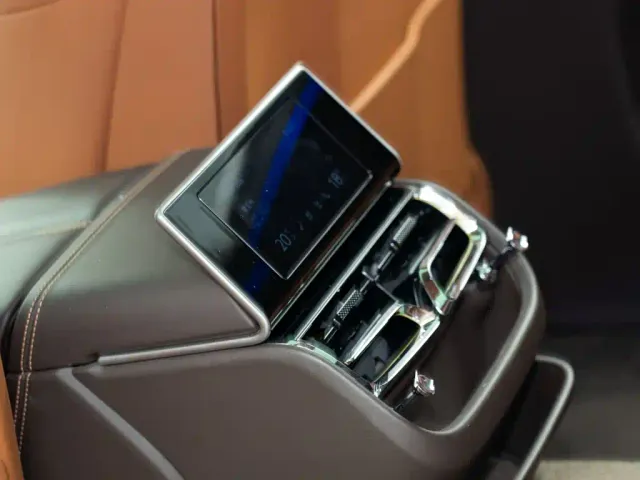 Bentley Flying Spur — Фото автомобиля 16