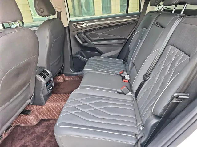 Volkswagen Tiguan L — Фото автомобиля 11