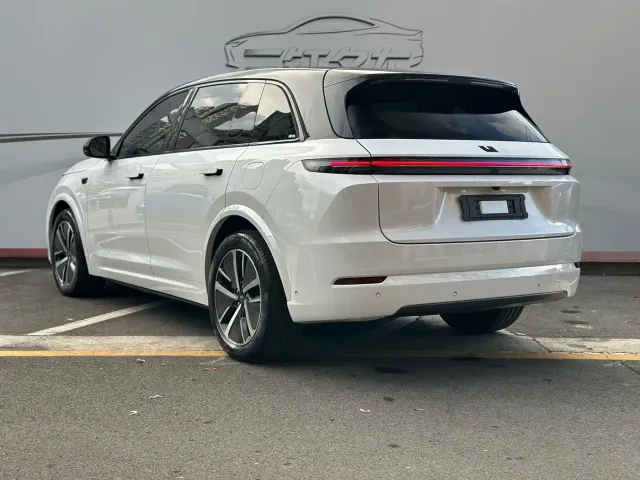 Li Auto L7 — Фото автомобиля 4
