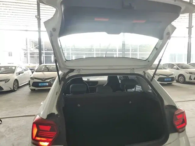 Volkswagen Polo — Фото автомобиля 18