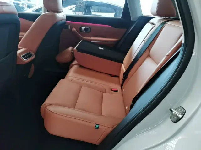 Leapmotor C10 — Фото автомобиля 16