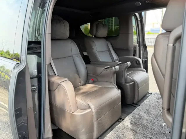 Li Auto MEGA — Фото автомобиля 11