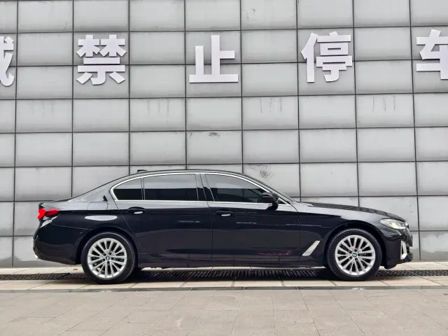 BMW 5 Series — Фото автомобиля 4