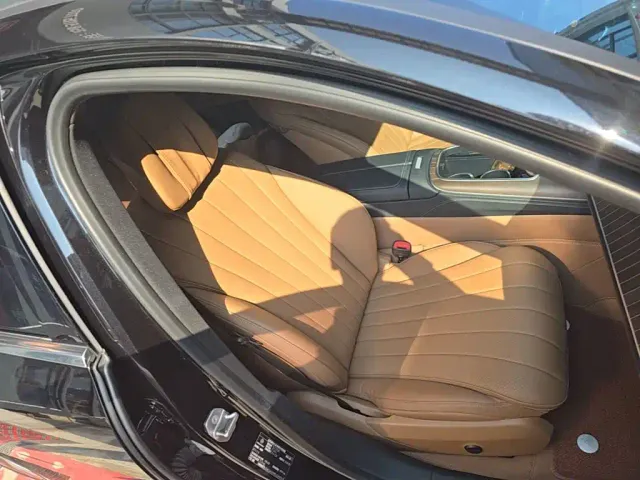Mercedes-Benz E-Class — Фото автомобиля 24