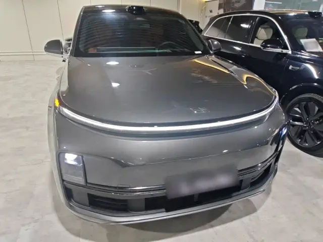Li Auto L8 — Фото автомобиля 2