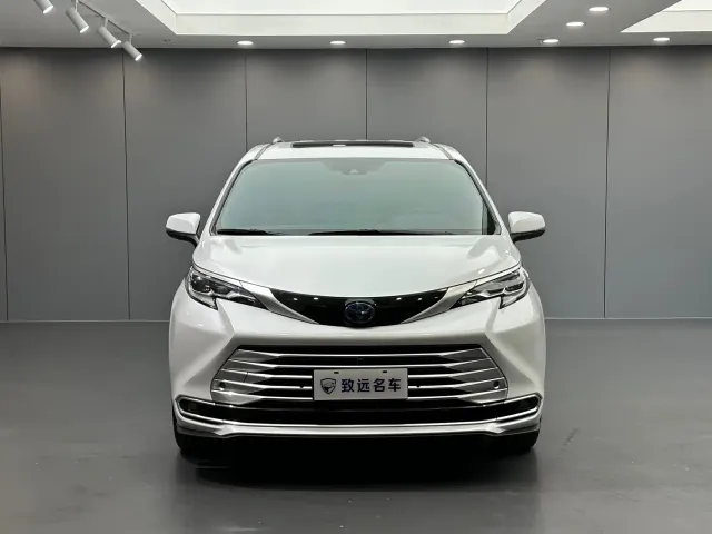 Toyota Sienna — Фото автомобиля 2