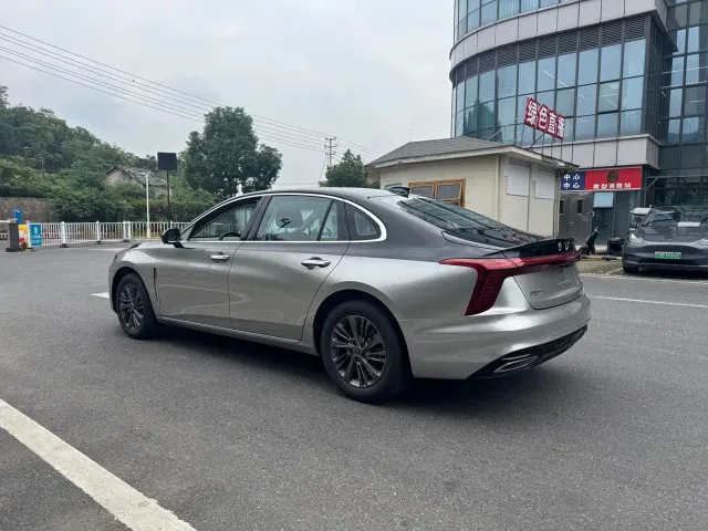 Hongqi H5 — Фото автомобиля 8