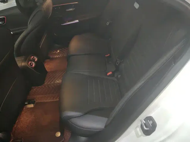 Mercedes-Benz C-Class — Фото автомобиля 12