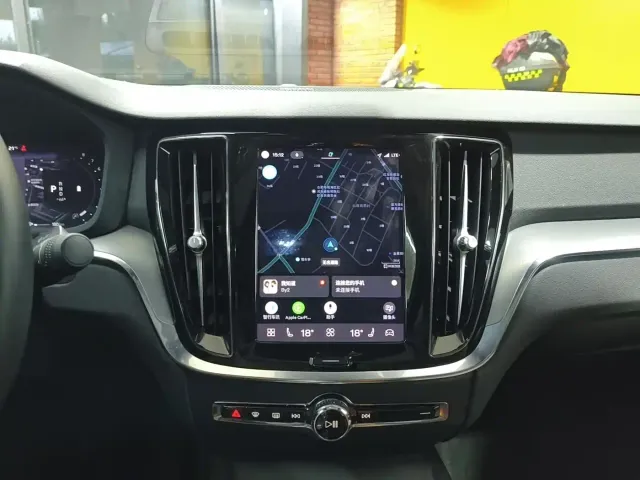 Volvo S60 — Фото автомобиля 14