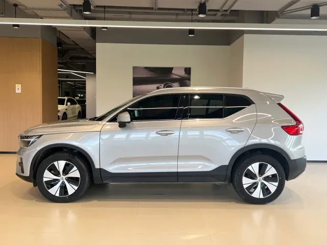 Volvo XC40 — Фото автомобиля 3
