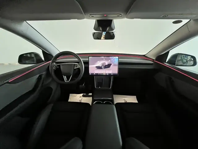 Tesla Model Y — Фото автомобиля 24