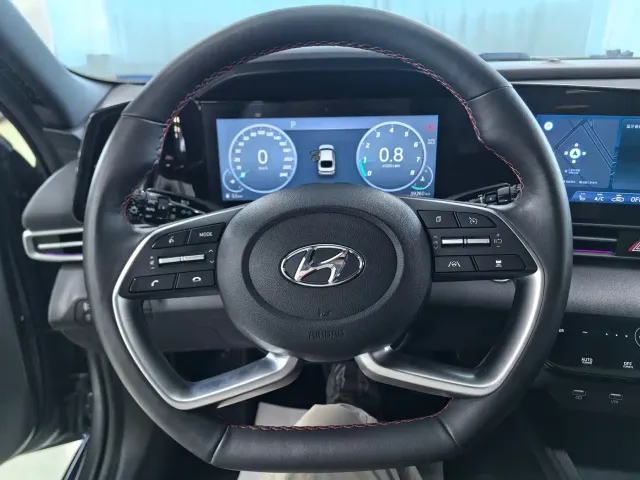 Hyundai Elantra — Фото автомобиля 10