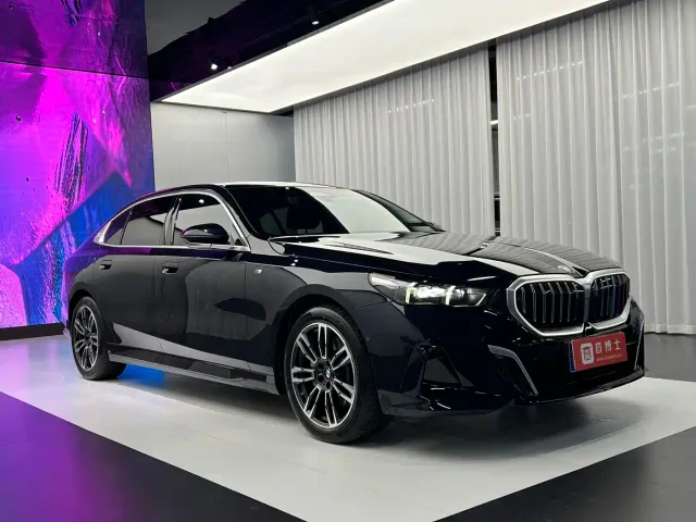 BMW 5 Series — Фото автомобиля 3