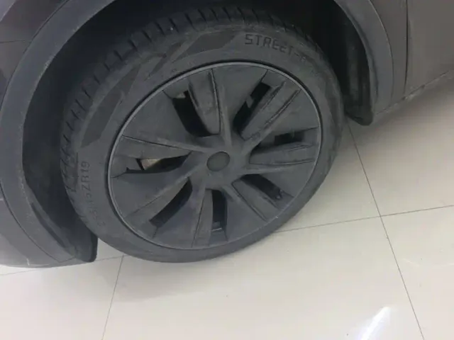 Tesla Model Y — Фото автомобиля 22