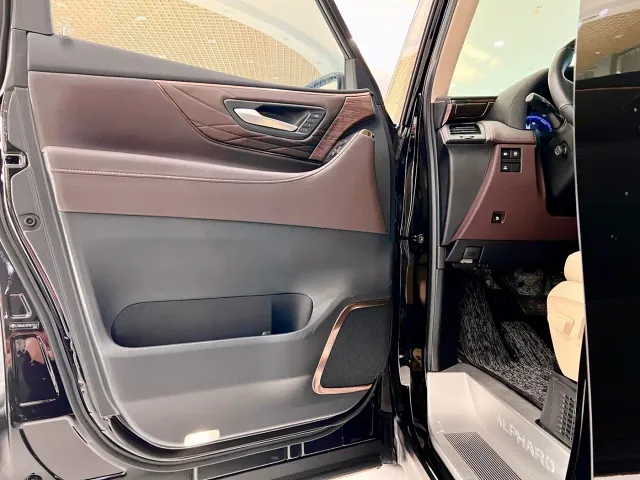 Toyota Alphard — Фото автомобиля 26