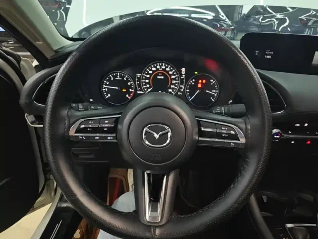Mazda Axela — Фото автомобиля 10