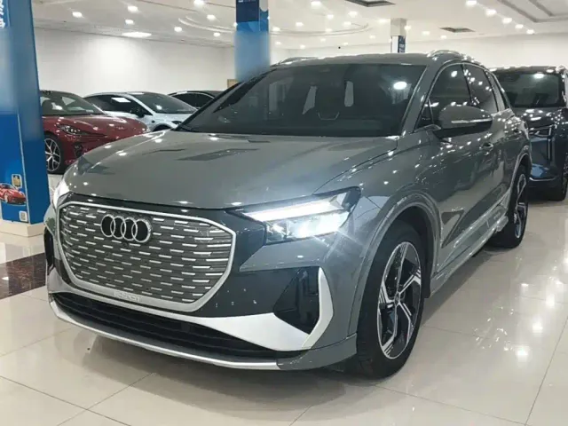 Фотография автомобиля — Audi Q4 e-tron