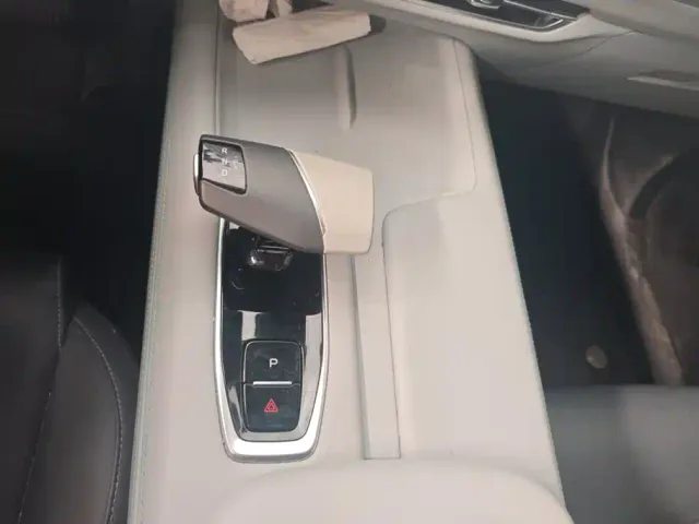 Changan Changan UNI-Z New Energy 2024 Blue Whale iDD 125km Surpassing Edition — Фото автомобиля 16