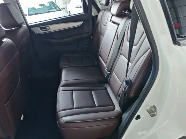 Forthing T5 — Фото автомобиля 16