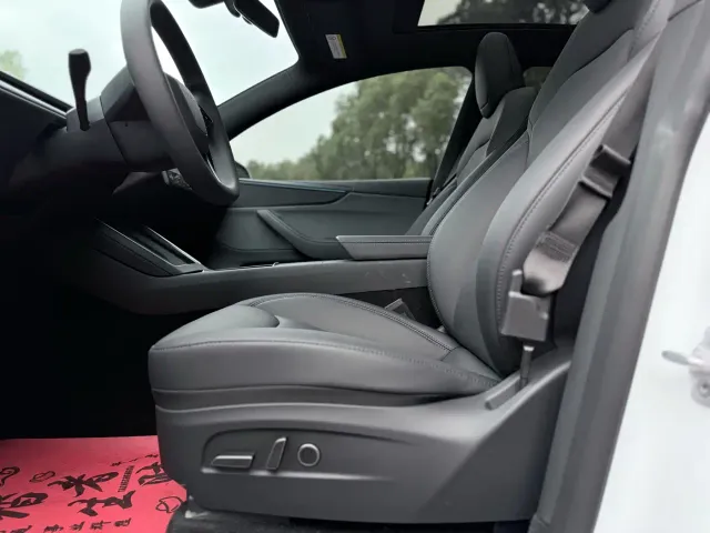 Tesla Model Y — Фото автомобиля 4