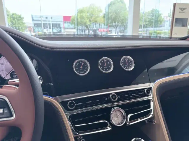Bentley Flying Spur 2022 4.0T V8 Mulliner — Фото автомобиля 7