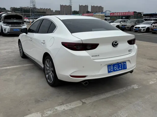 Mazda Axela — Фото автомобиля 24