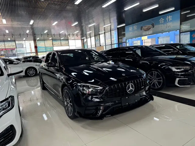 Mercedes-Benz E-Class — Фото автомобиля 2