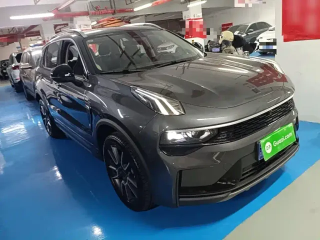 Lynk & Co 01 — Фото автомобиля 3