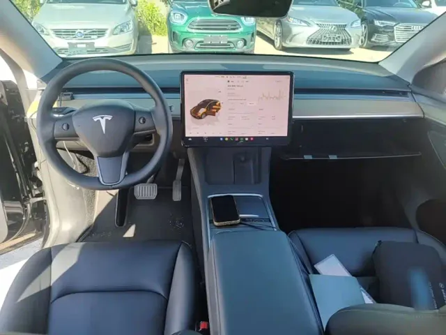 Tesla Model Y — Фото автомобиля 9