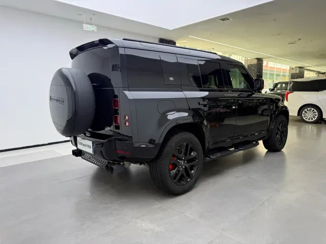 Land Rover Defender — Фото автомобиля 23