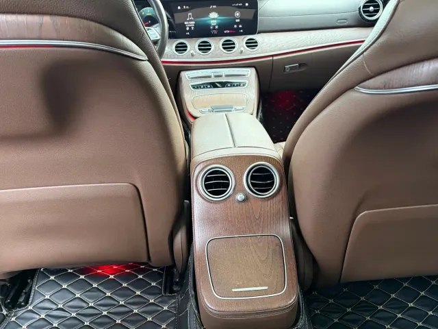 Mercedes-Benz E-Class — Фото автомобиля 12
