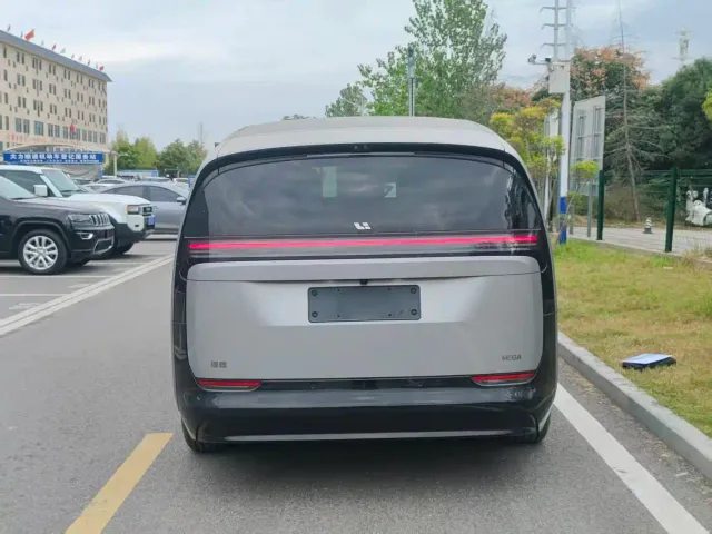 Li Auto MEGA — Фото автомобиля 9