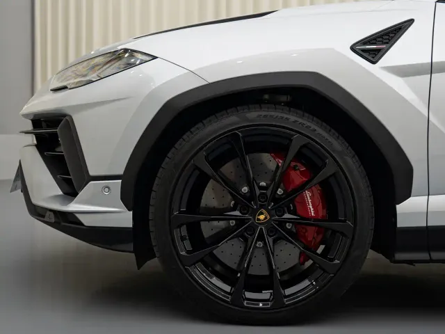 Lamborghini Urus — Фото автомобиля 3