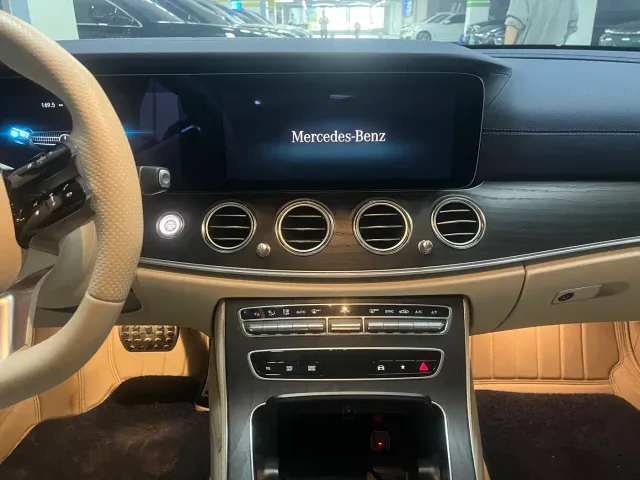 Mercedes-Benz E-Class — Фото автомобиля 7