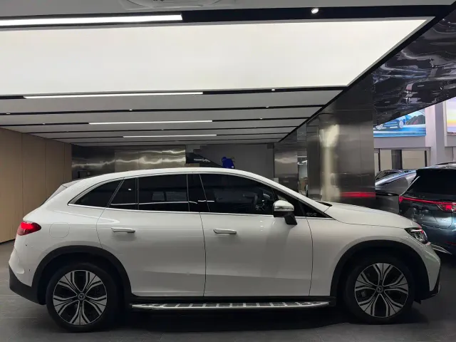 Mercedes-Benz EQE SUV — Фото автомобиля 13