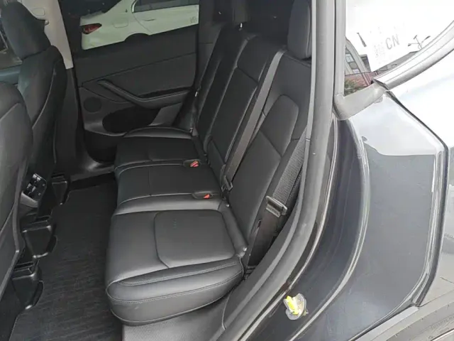 Tesla Model Y — Фото автомобиля 16