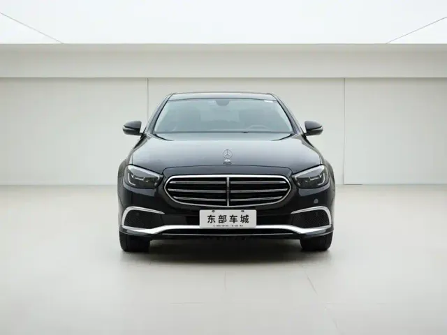 Mercedes-Benz E-Class — Фото автомобиля 2