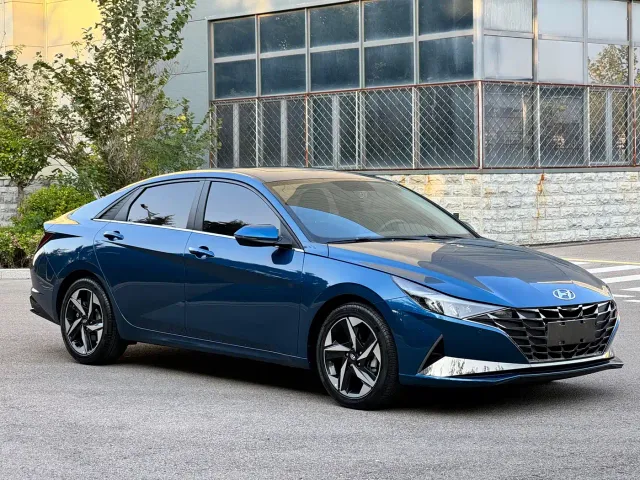 Hyundai Elantra — Фото автомобиля 3