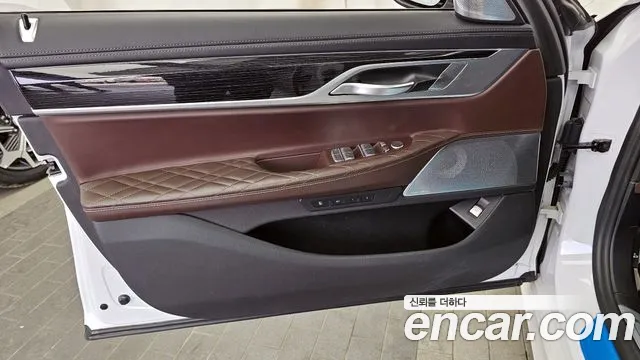 BMW 7-Series — Фото автомобиля 19