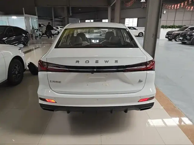 Roewe i5 — Фото автомобиля 5