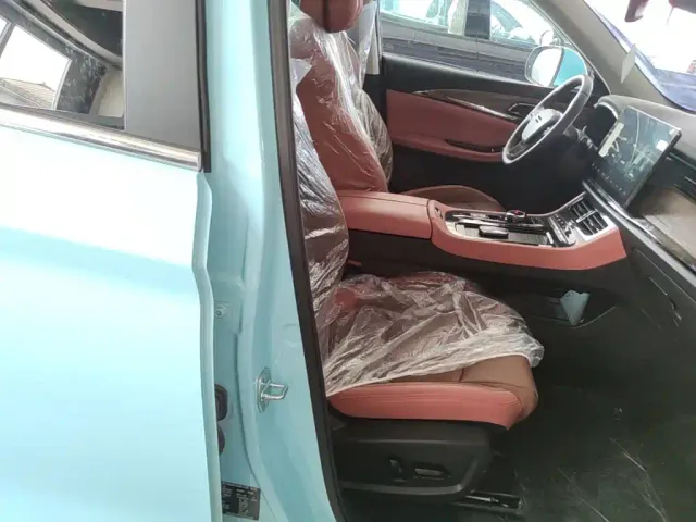 Skyworth Auto HT-i — Фото автомобиля 19