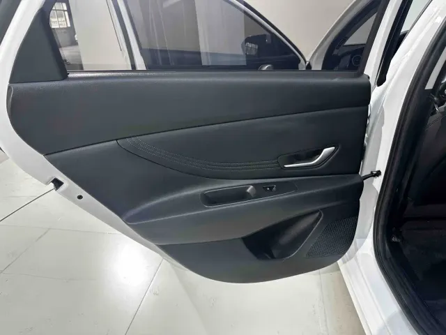 Hyundai Elantra — Фото автомобиля 27