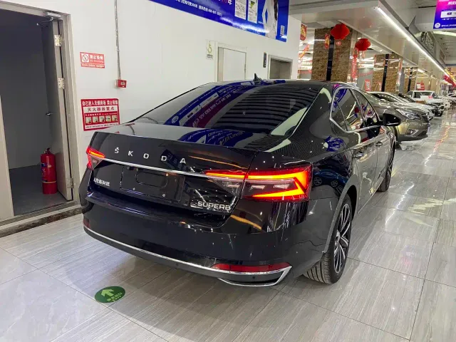 Skoda Superb — Фото автомобиля 4