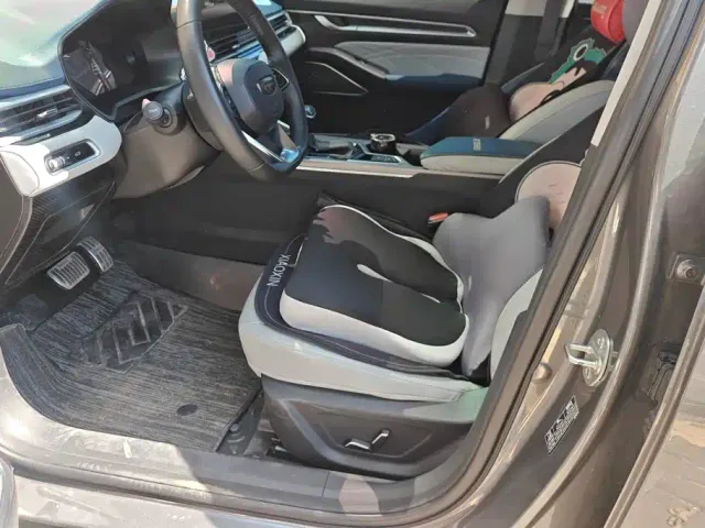 Geely Emgrand — Фото автомобиля 9