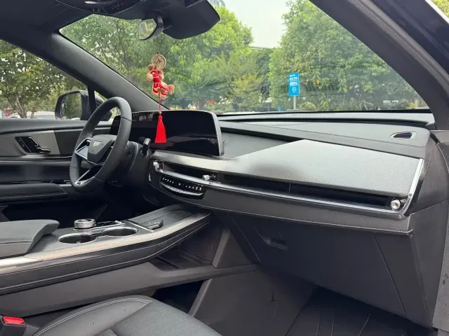 Cadillac Cadillac XT5 2025 2.0T Luxury — Фото автомобиля 14