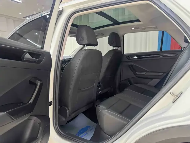Volkswagen T-Roc — Фото автомобиля 8